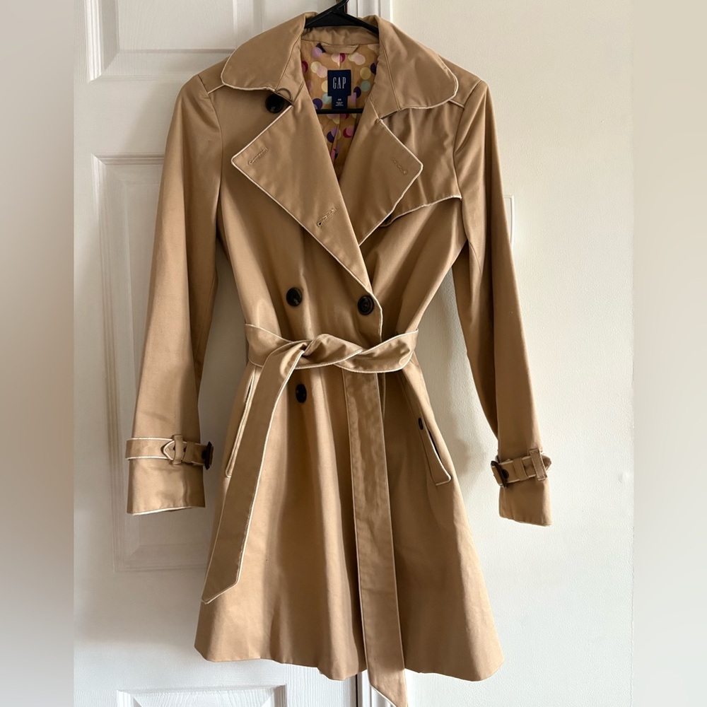 Gap trench coat. Tan. Size XS